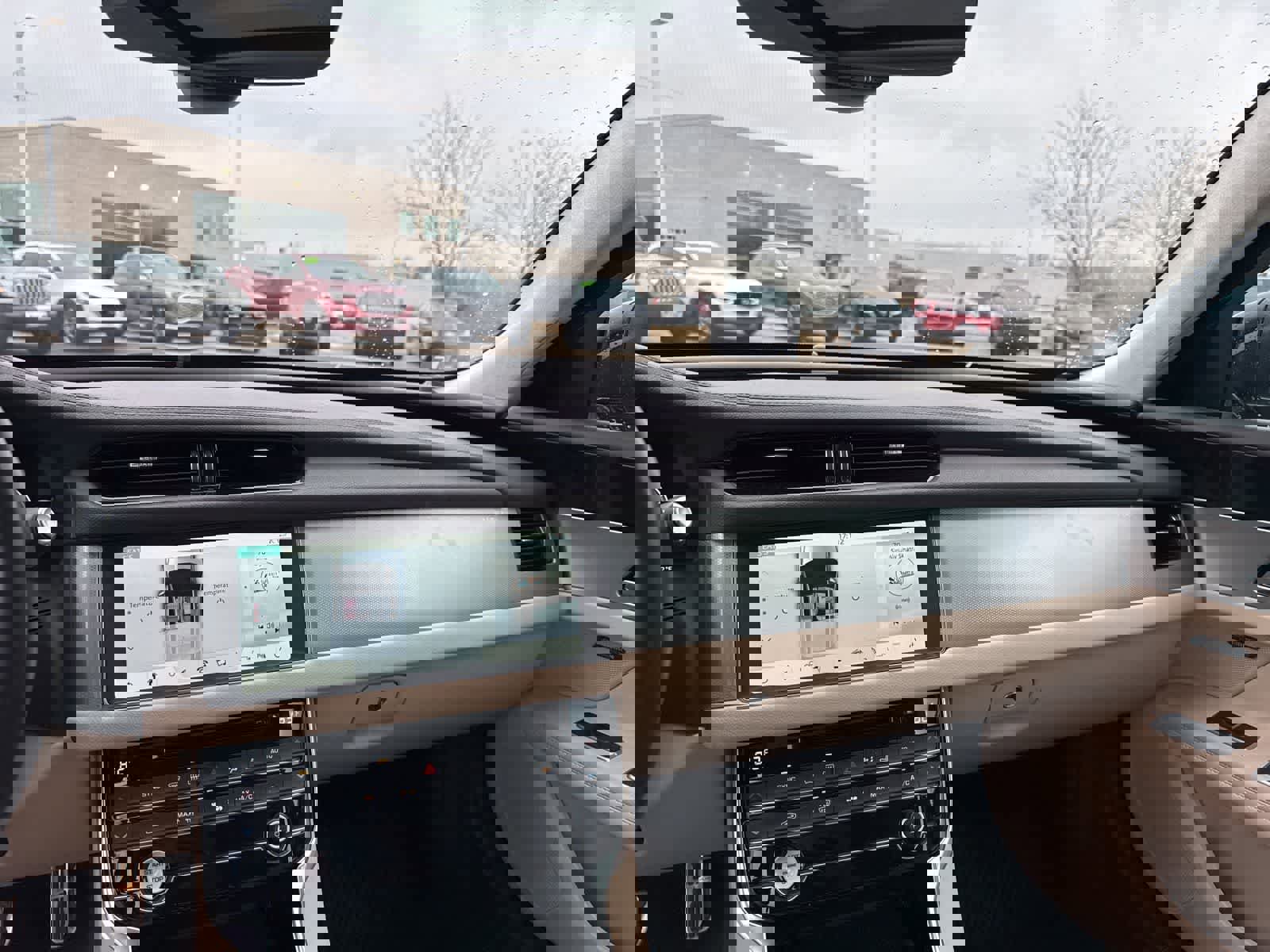 Used 2020 Jaguar XF Prestige image 21