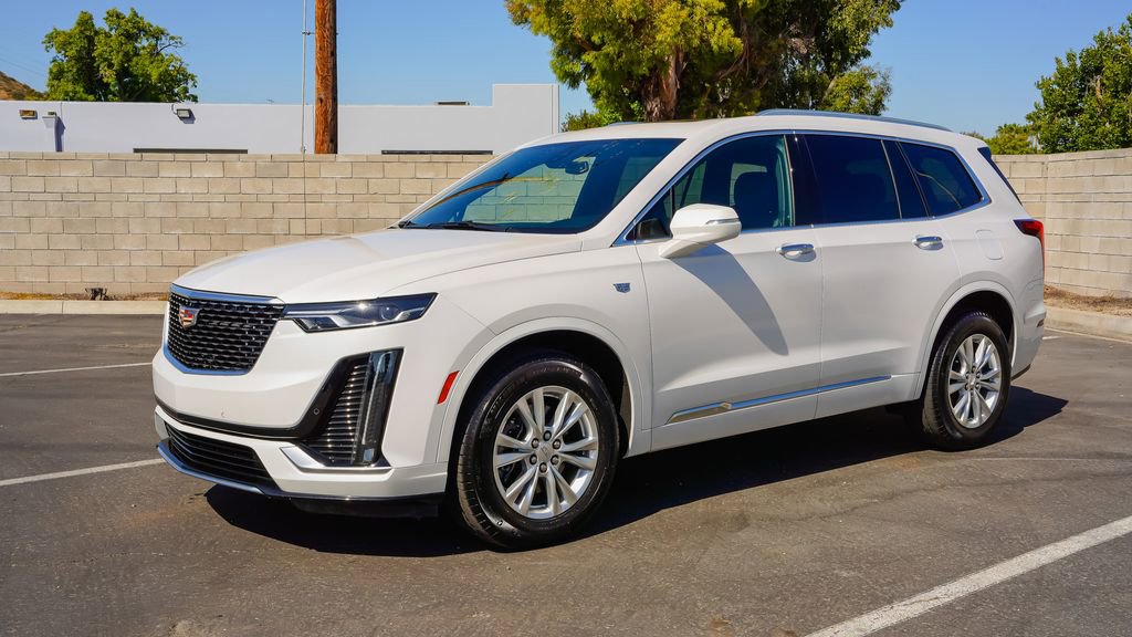 Certified 2023 Cadillac XT6 Luxury w/ LPO, Floor Liner Package FWD image 3