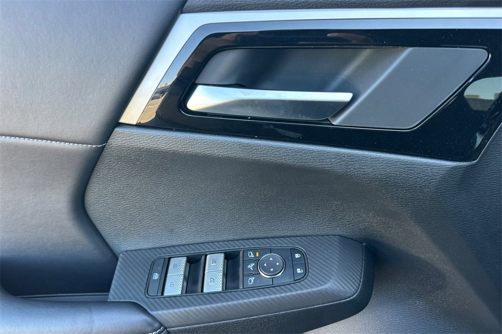 New 2025 Mitsubishi Outlander AWD image 12