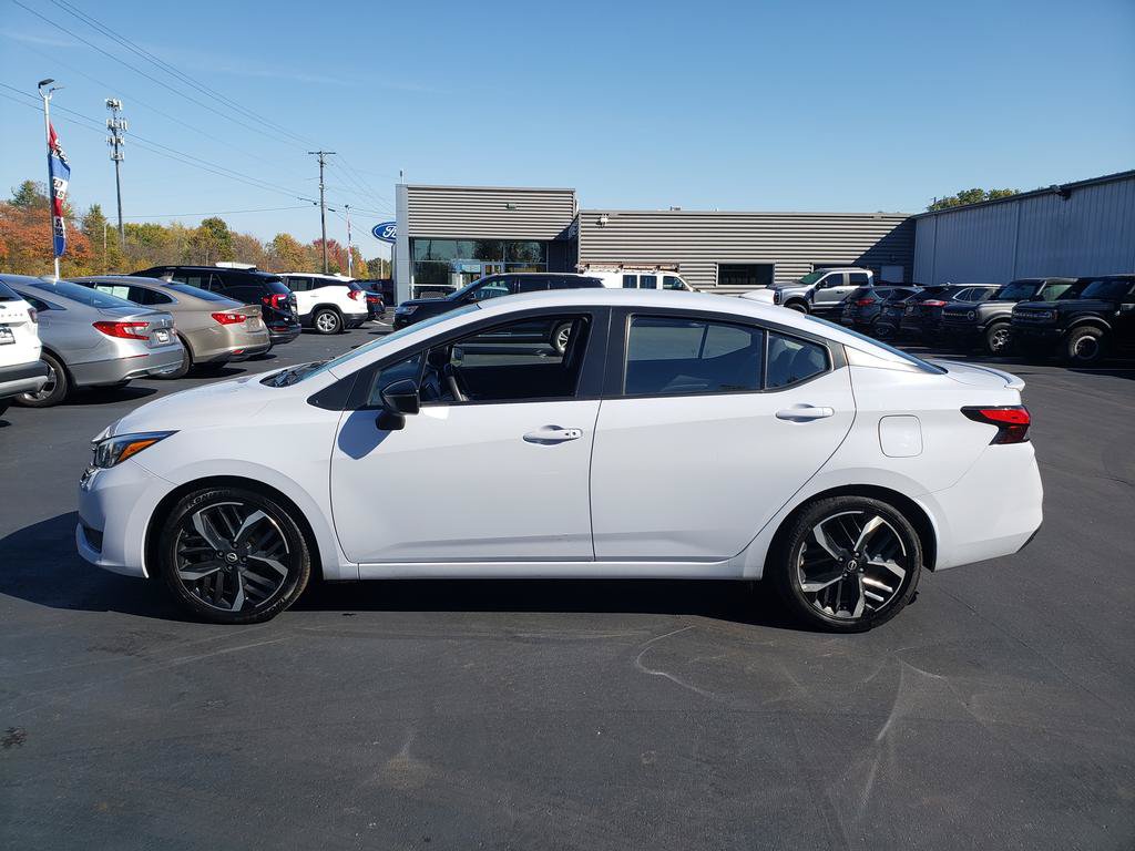 Used 2024 Nissan Versa SR FWD image 8