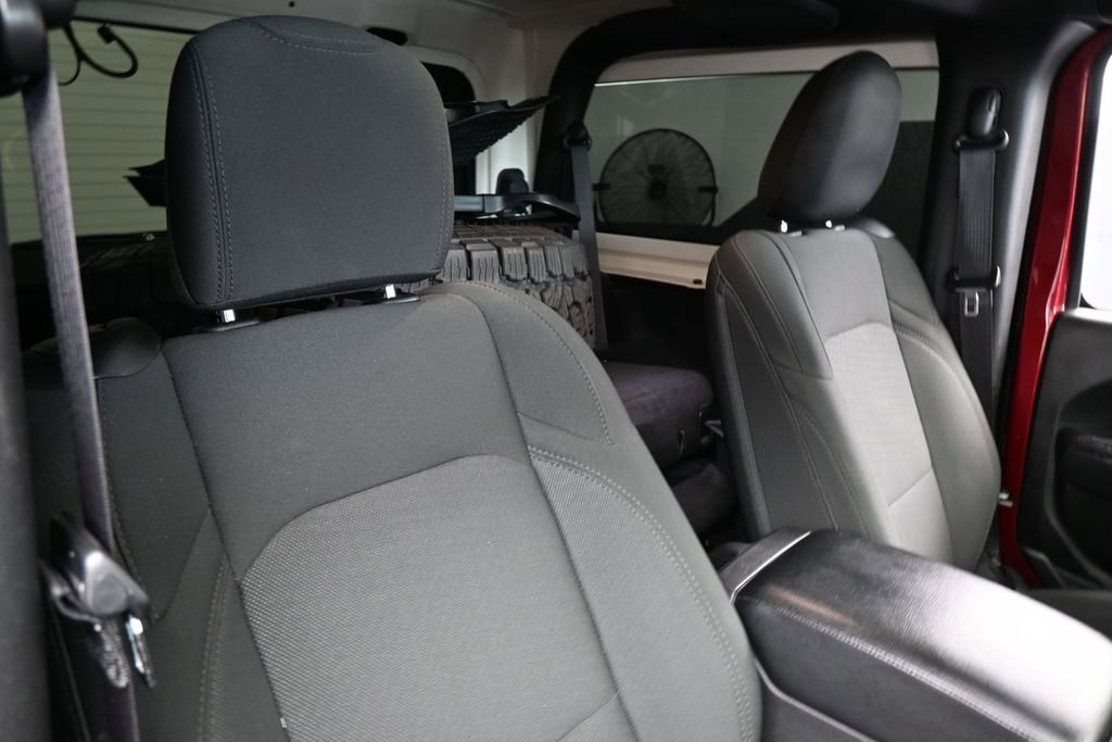 Used 2022 Jeep Wrangler Sport AWD/4WD image 31