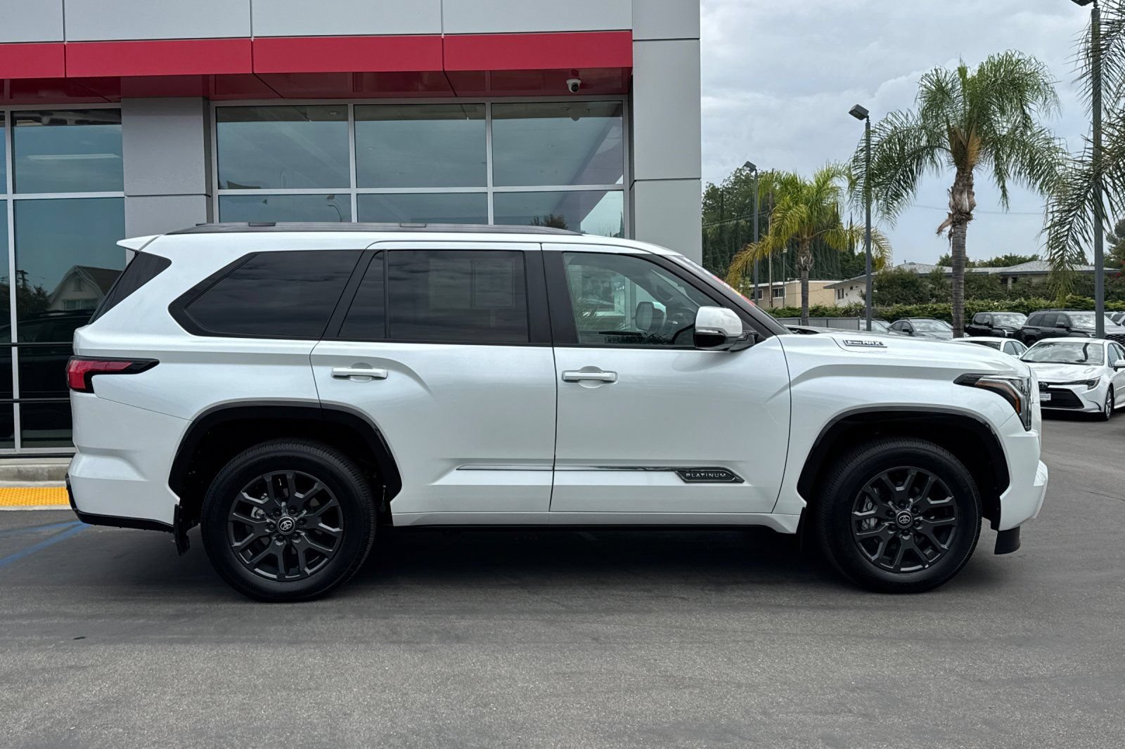 Certified 2025 Toyota Sequoia Platinum w/ Tow Technology Package AWD/4WD image 4