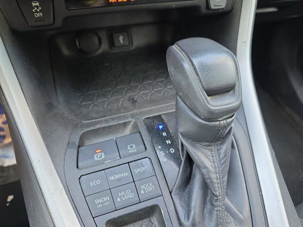 Used 2021 Toyota RAV4 XLE AWD/4WD image 27