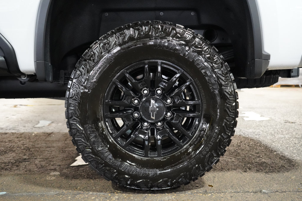 Used 2025 Chevrolet Silverado 2500 ZR2 w/ Technology Package AWD/4WD image 35