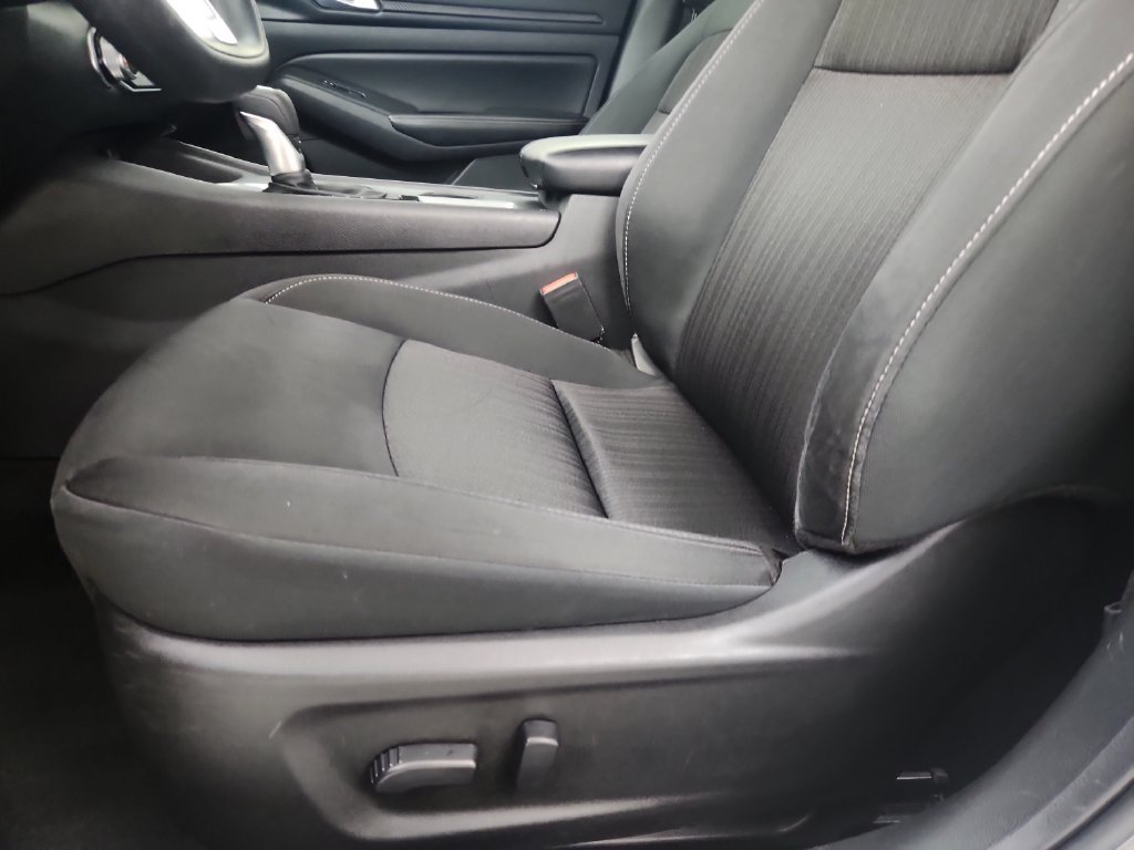 Used 2025 Nissan Altima 2.5 SV FWD image 22