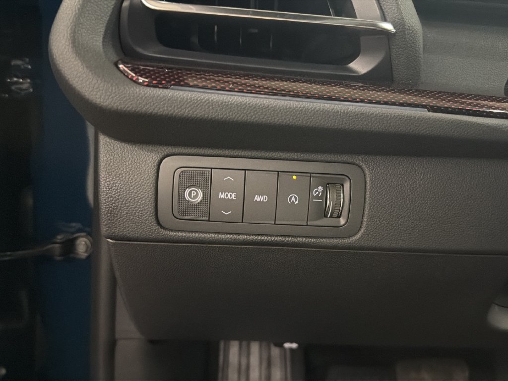New 2027 Chevrolet Traverse RS w/ LPO, Floor Liner Package AWD/4WD image 16