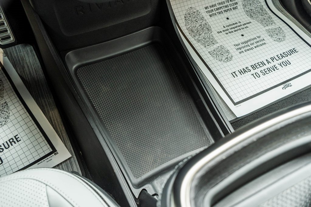 Used 2024 Rivian R1S Adventure image 25