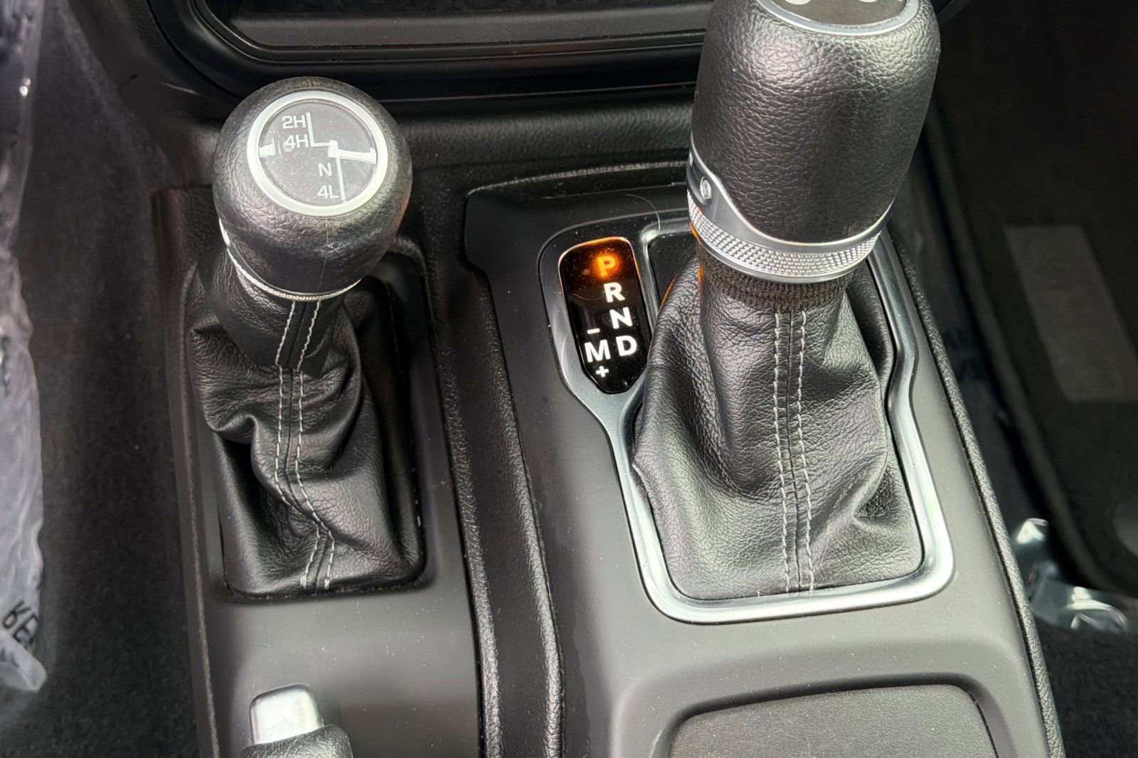 Used 2024 Jeep Wrangler Sahara image 29