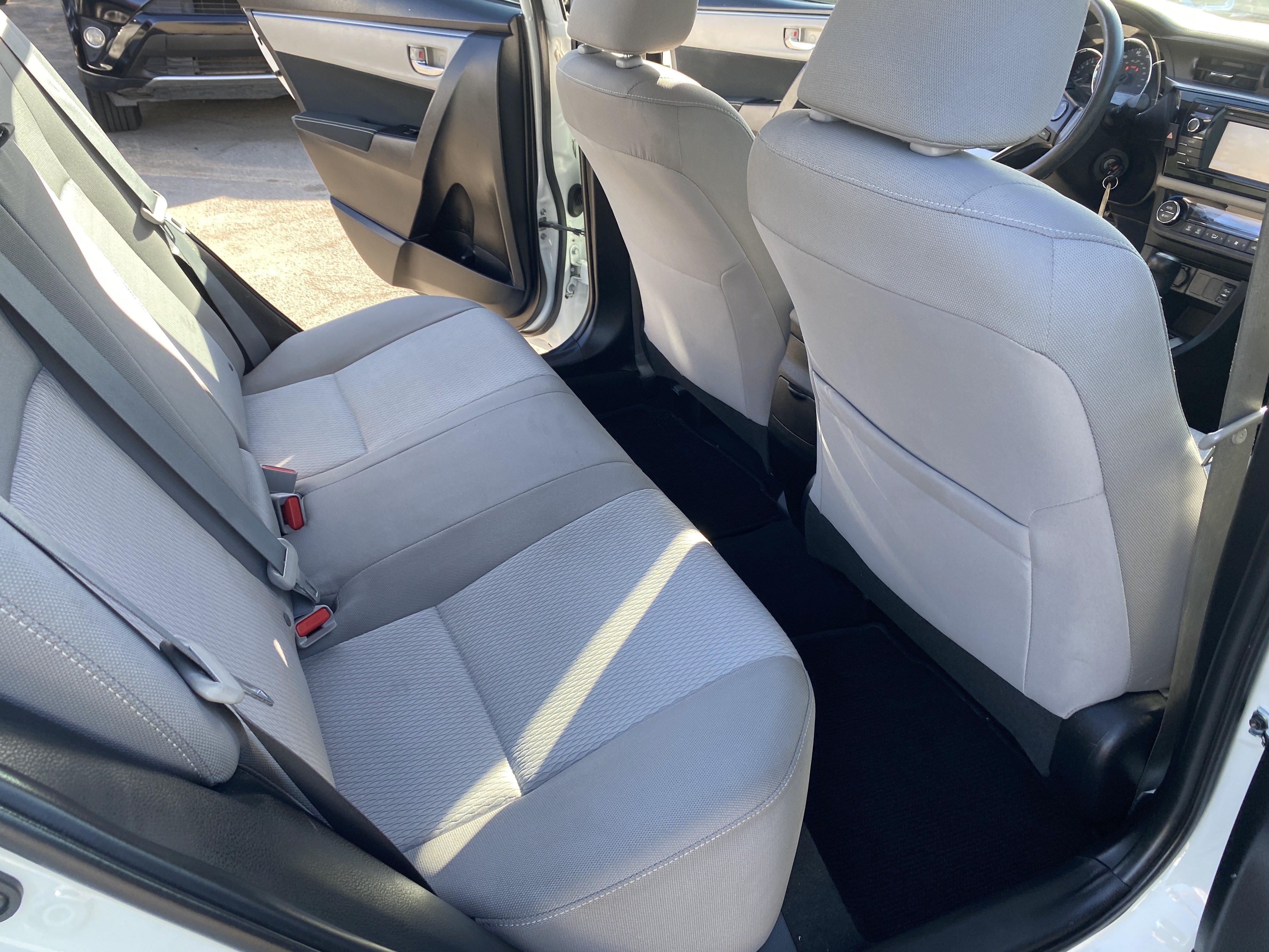 Used 2015 Toyota Corolla LE FWD image 18