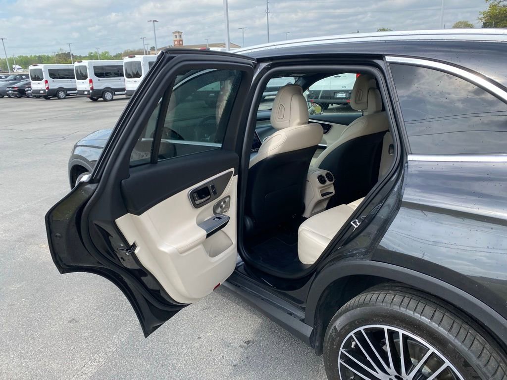 Used 2024 Mercedes-Benz GLC 300 image 27