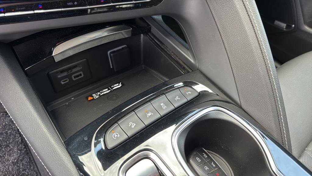 Used 2022 Buick Envision Avenir w/ Technology Package II AWD/4WD image 29