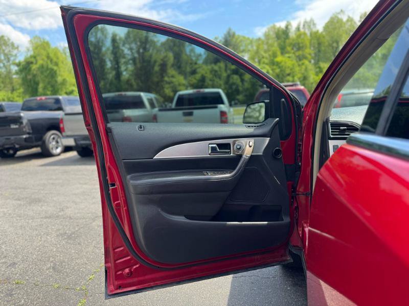 Used 2012 Lincoln MKX AWD image 9