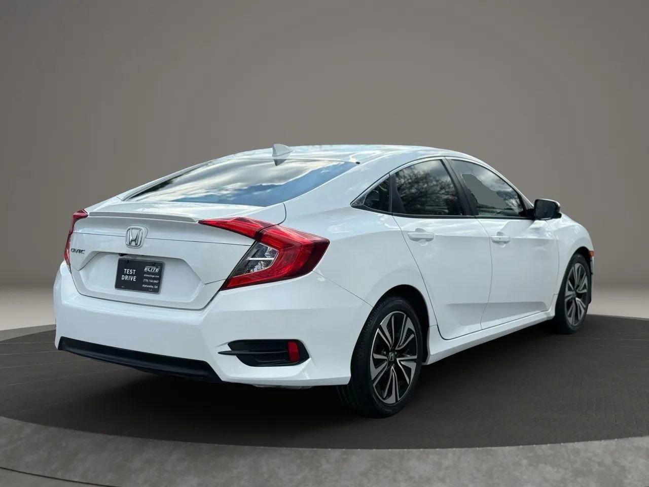 Used 2017 Honda Civic EX-T image 4