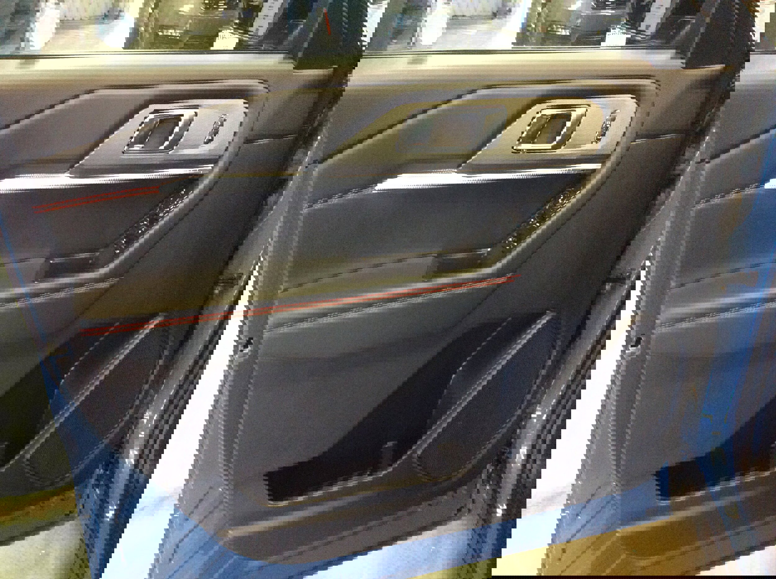 Used 2025 Ford Explorer ST-Line image 13