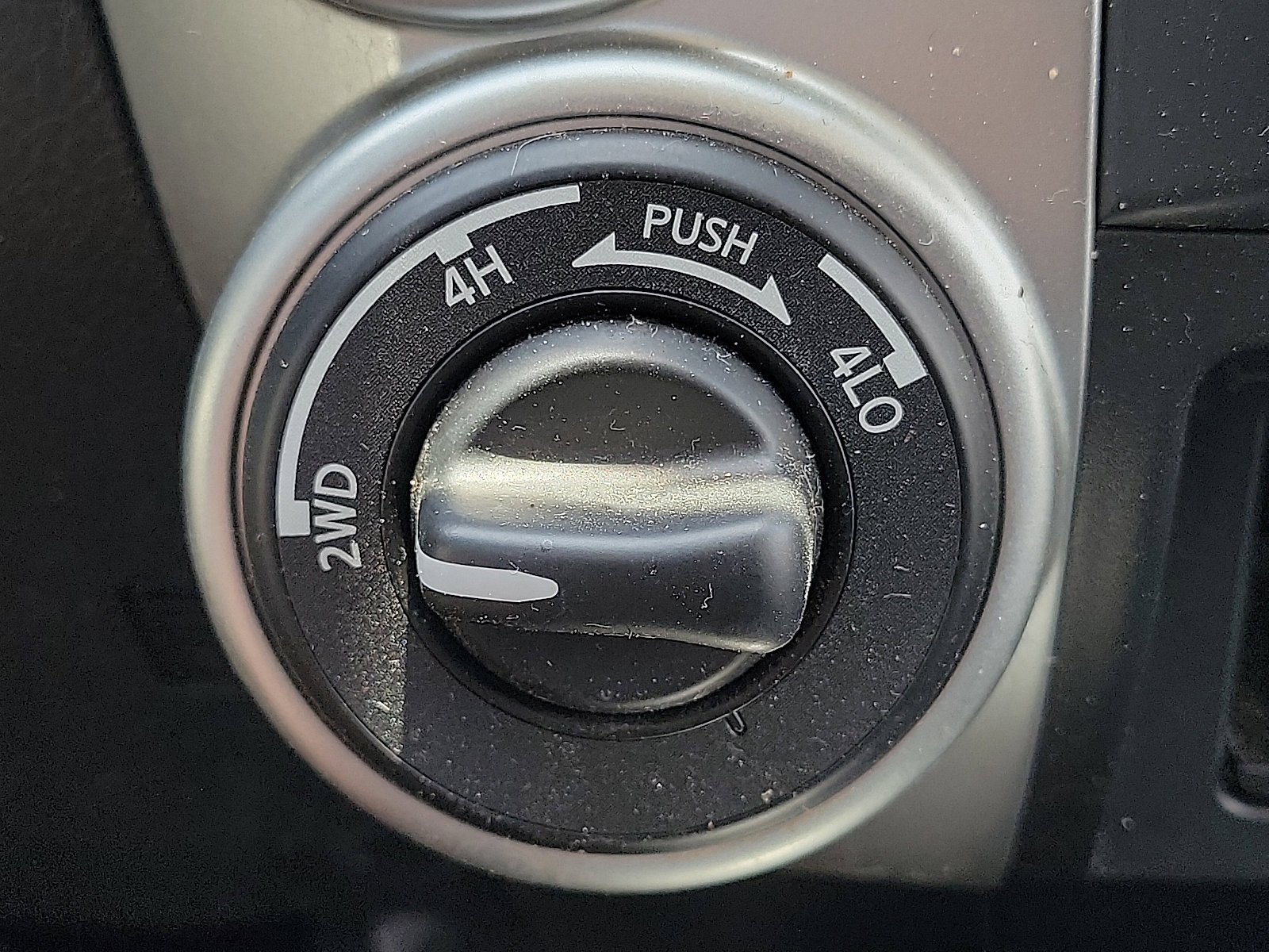 Used 2020 Nissan Titan SV w/ SV Convenience Package image 16