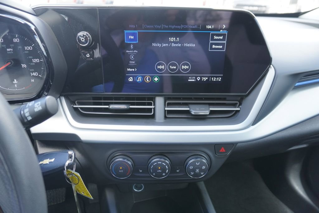 Used 2025 Chevrolet Trax LS w/ LS Convenience Package FWD image 13