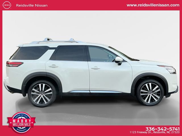 Used 2024 Nissan Pathfinder Platinum image 7