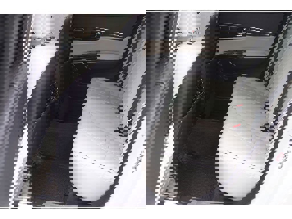 Used 2015 Kia K900 Luxury image 12