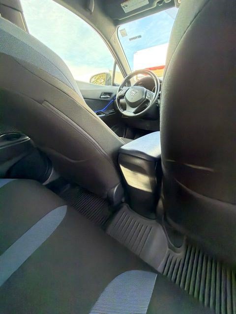 Used 2020 Toyota C-HR XLE FWD image 10