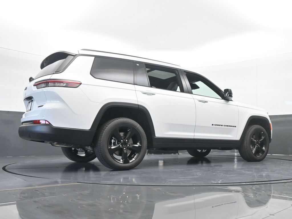 Used 2025 Jeep Grand Cherokee L Limited w/ Black Appearance Package AWD/4WD image 56
