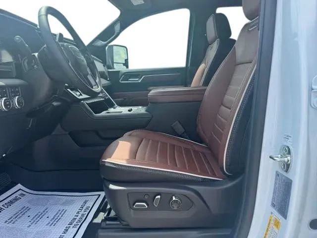 New 2026 GMC Sierra 2500 Denali Ultimate w/ LPO, Black Badging Package AWD/4WD image 9