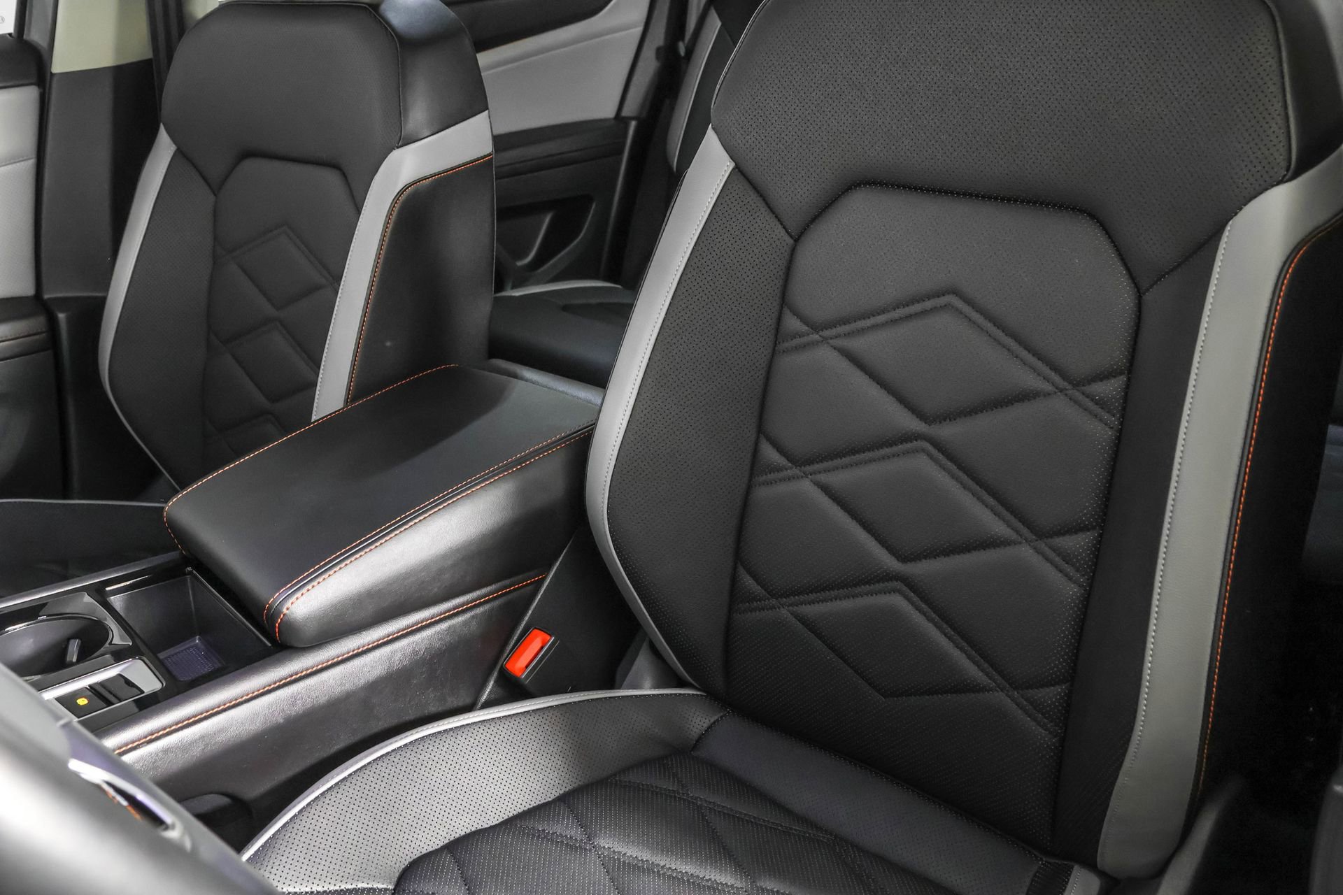 Used 2024 Volkswagen Atlas Peak Edition SE image 25