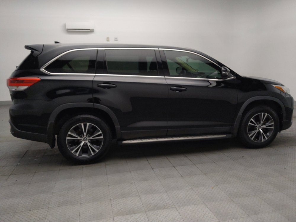 Used 2019 Toyota Highlander Plus FWD image 10