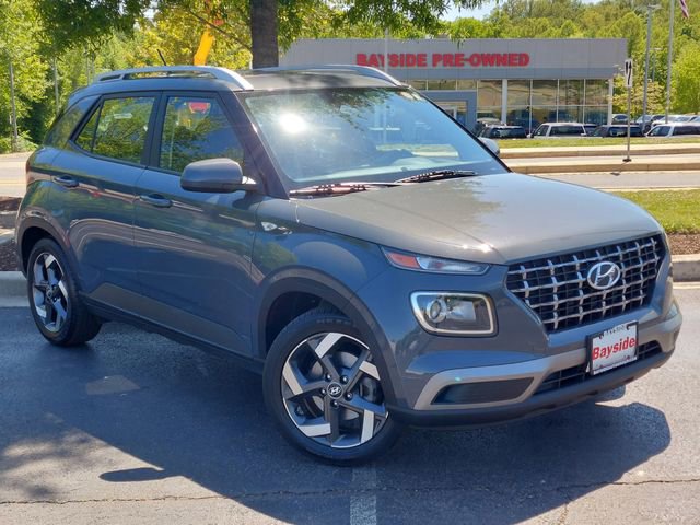 Used 2025 Hyundai Venue SEL FWD image 2