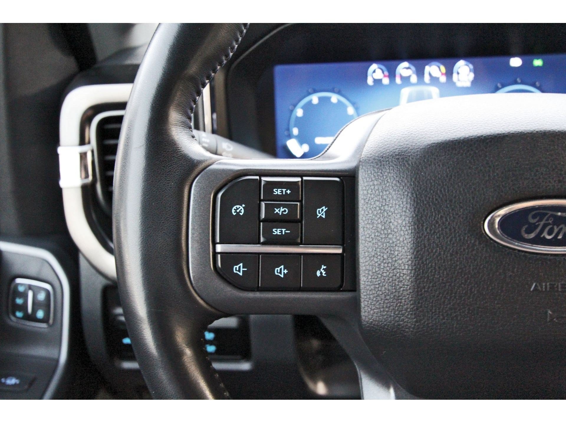 Used 2024 Ford F250 Lariat w/ Sport Appearance Package AWD/4WD image 20