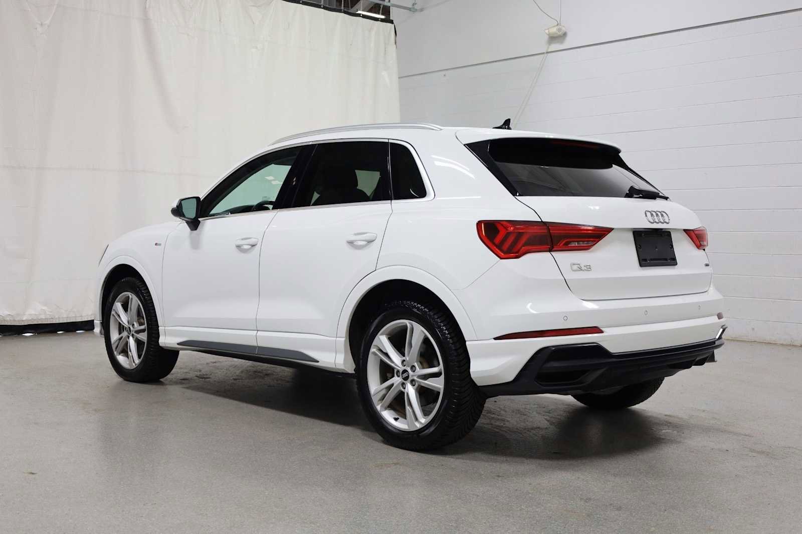 Used 2022 Audi Q3 2.0T Premium w/ Convenience Package image 3