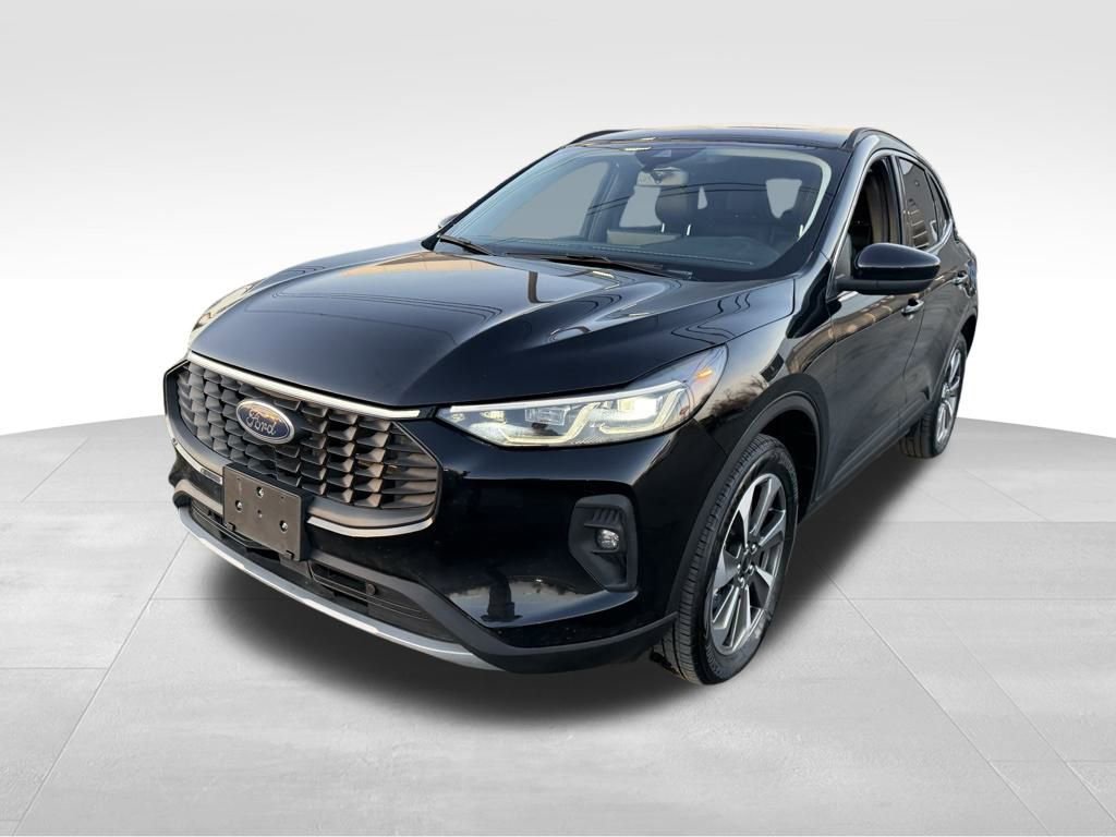 Used 2025 Ford Escape Platinum image 4