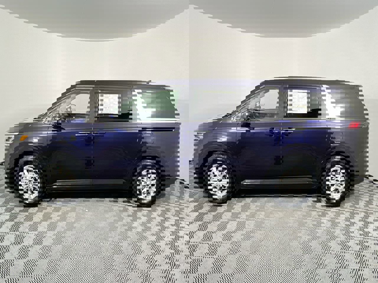 Certified 2024 Kia Carnival LX image 7