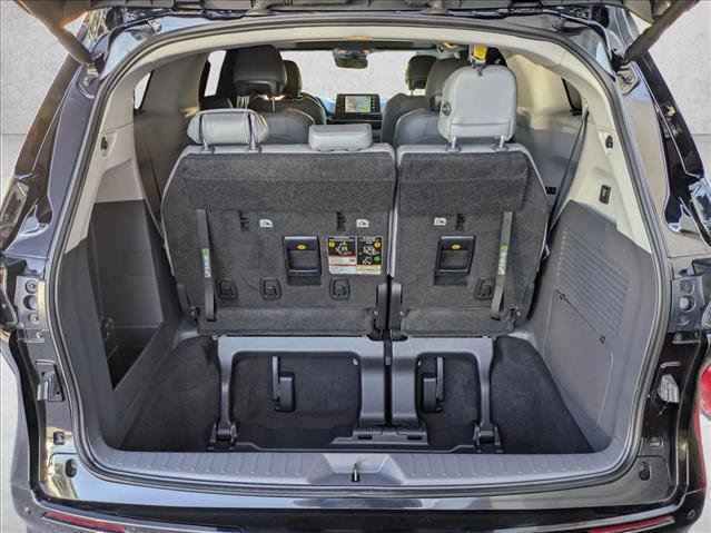 Used 2024 Toyota Sienna Limited image 6
