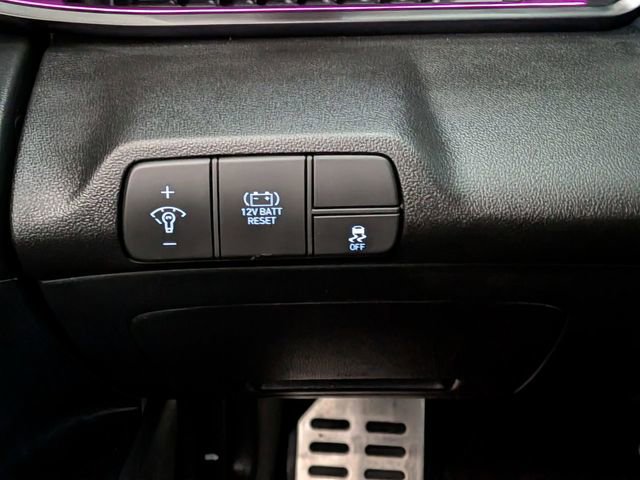 Used 2025 Hyundai Elantra SEL image 18