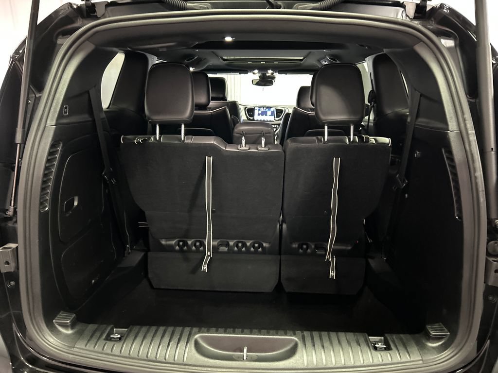 Used 2025 Chrysler Pacifica Premium FWD image 26