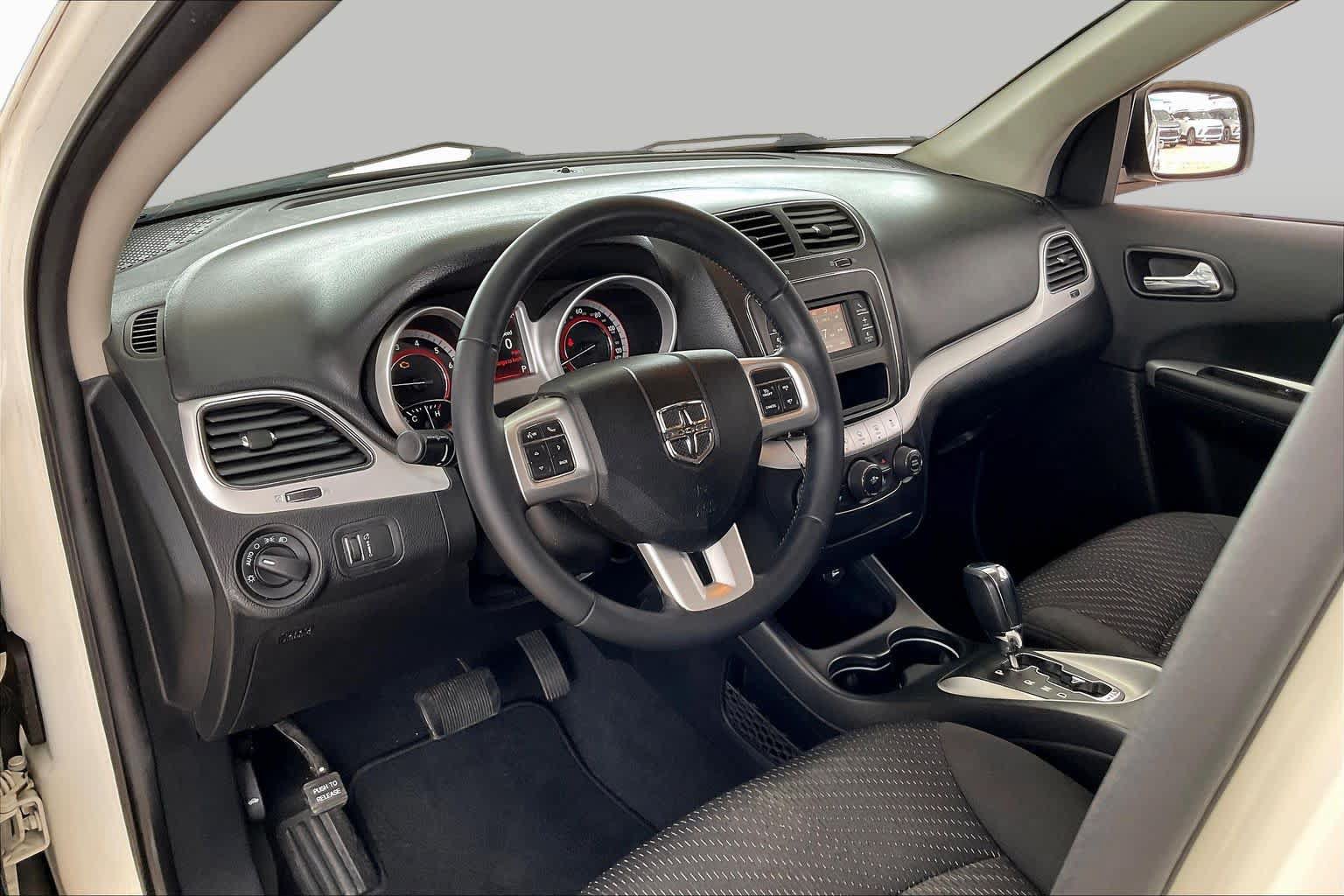 Used 2018 Dodge Journey SE w/ Popular Equipment Group FWD image 17