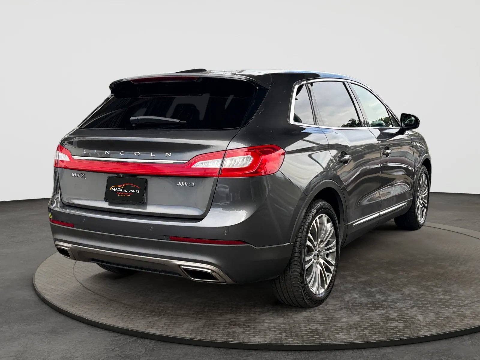 Used 2018 Lincoln MKX Reserve AWD/4WD image 10