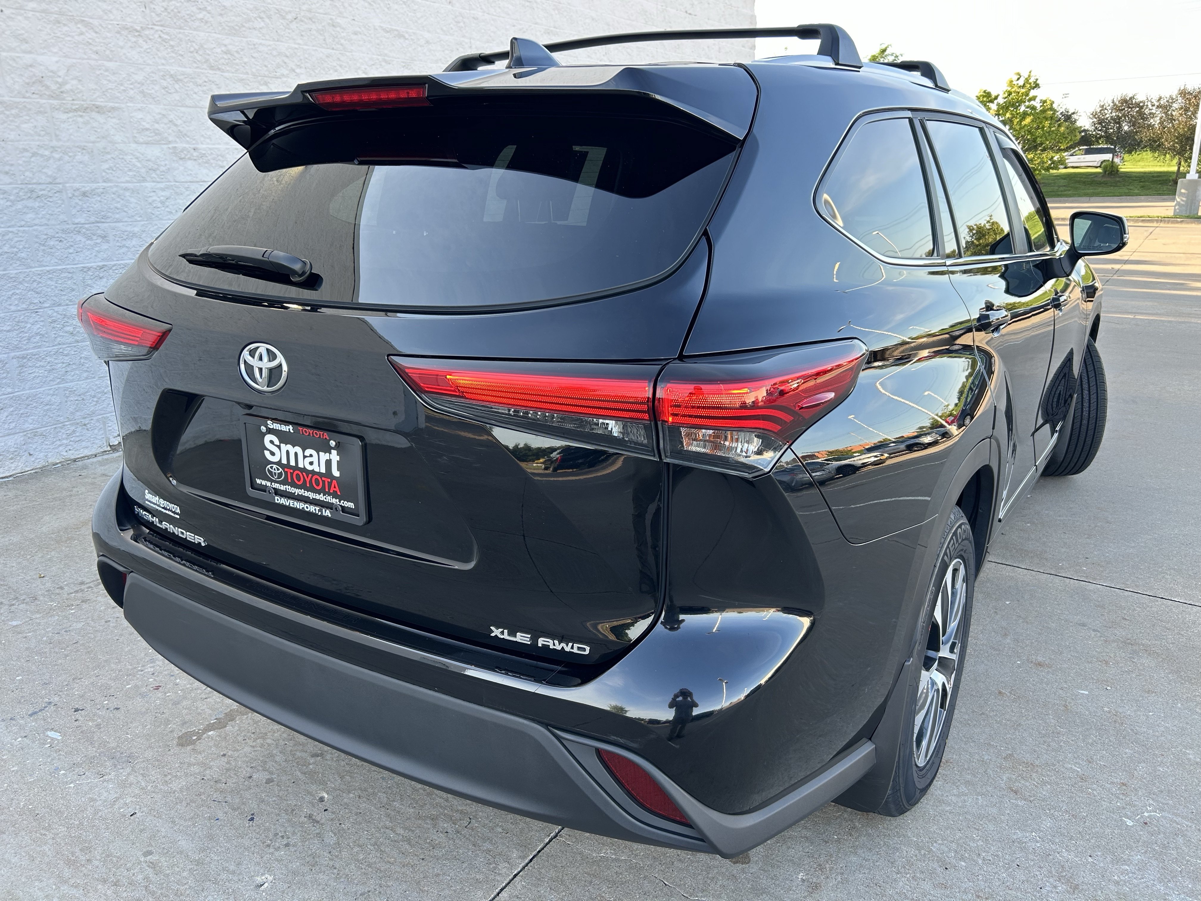 Used 2023 Toyota Highlander XLE AWD/4WD image 6