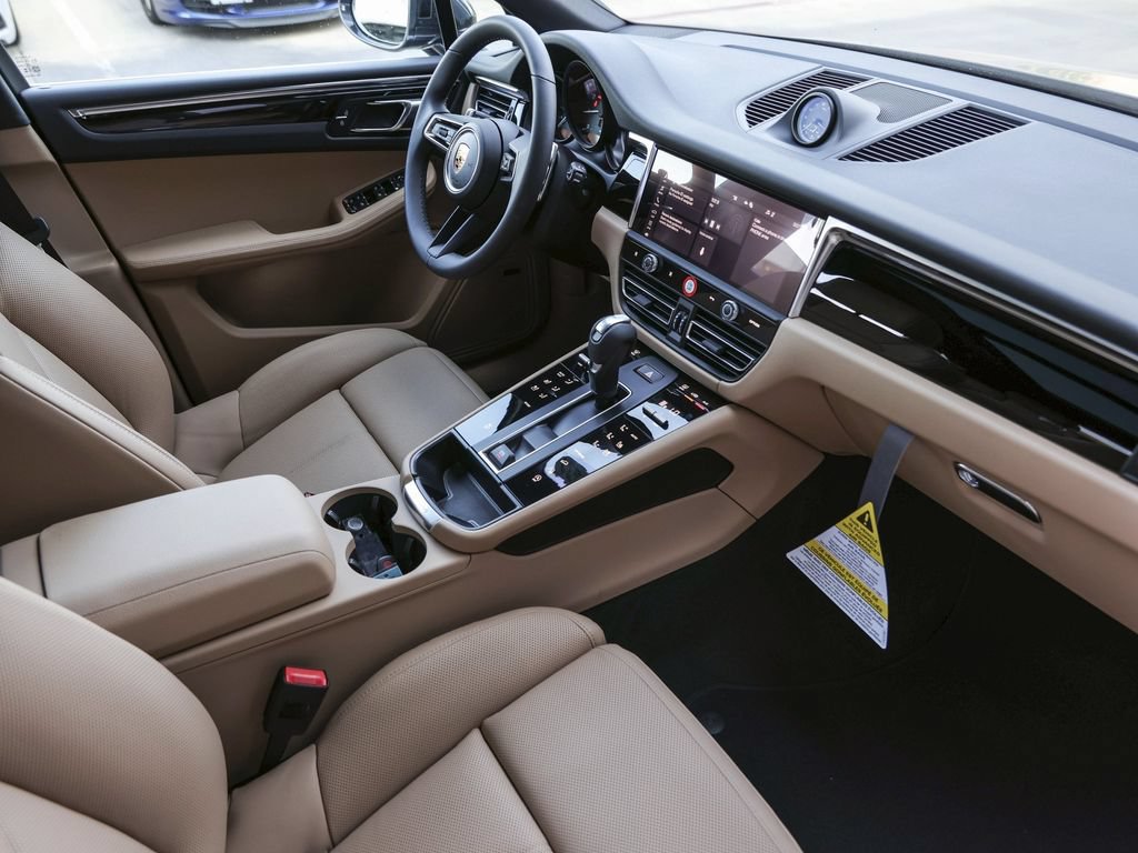 Certified 2026 Porsche Macan AWD/4WD image 38