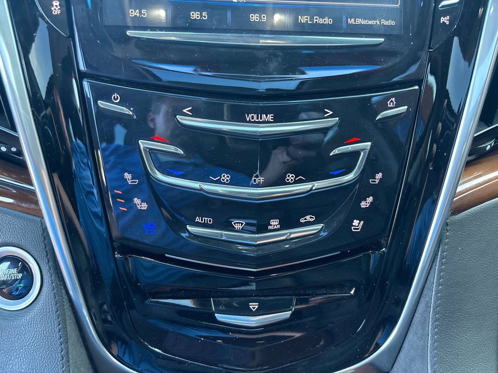 Used 2020 Cadillac Escalade ESV Luxury image 27