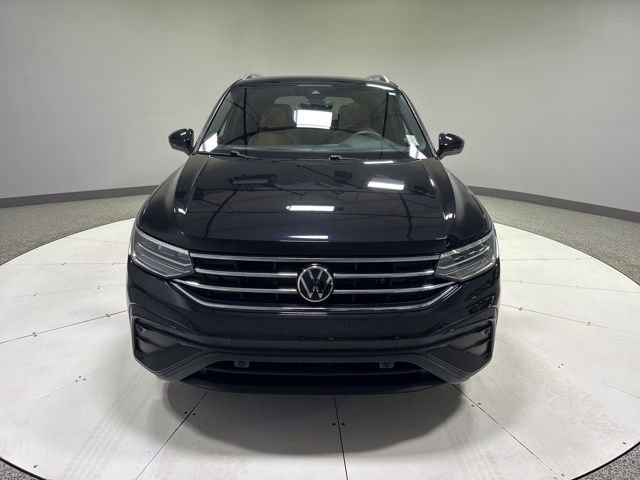 Used 2023 Volkswagen Tiguan SE w/ Panoramic Sunroof Package FWD image 8