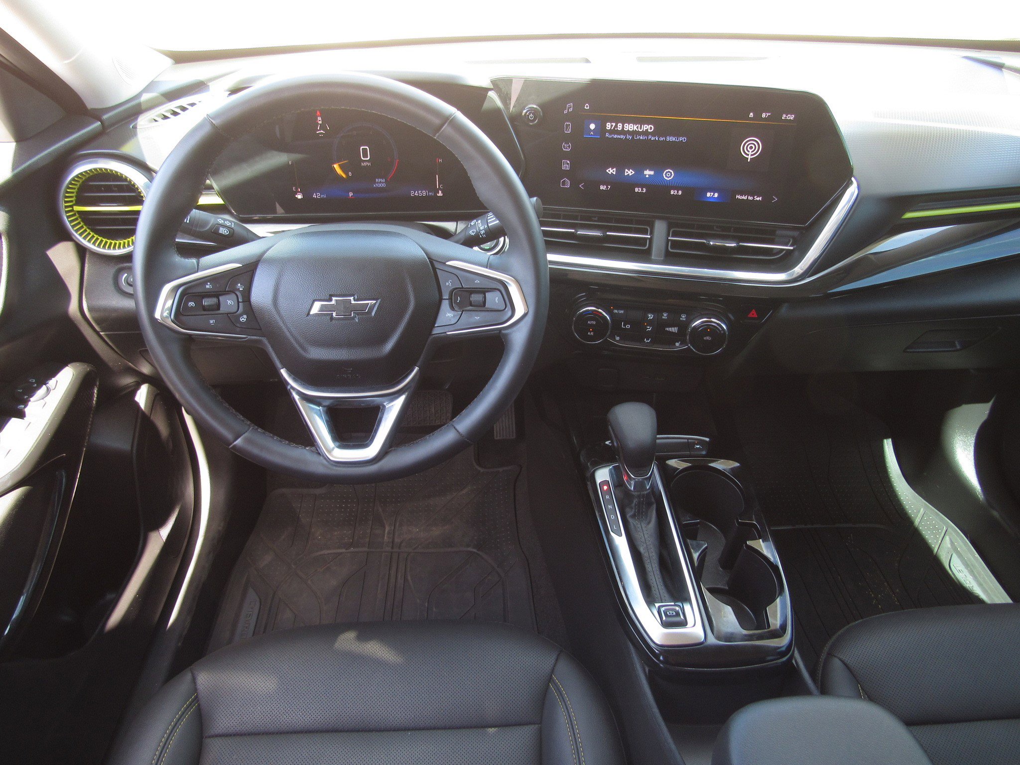 Used 2025 Chevrolet Trax ACTIV w/ Driver Confidence Package image 16