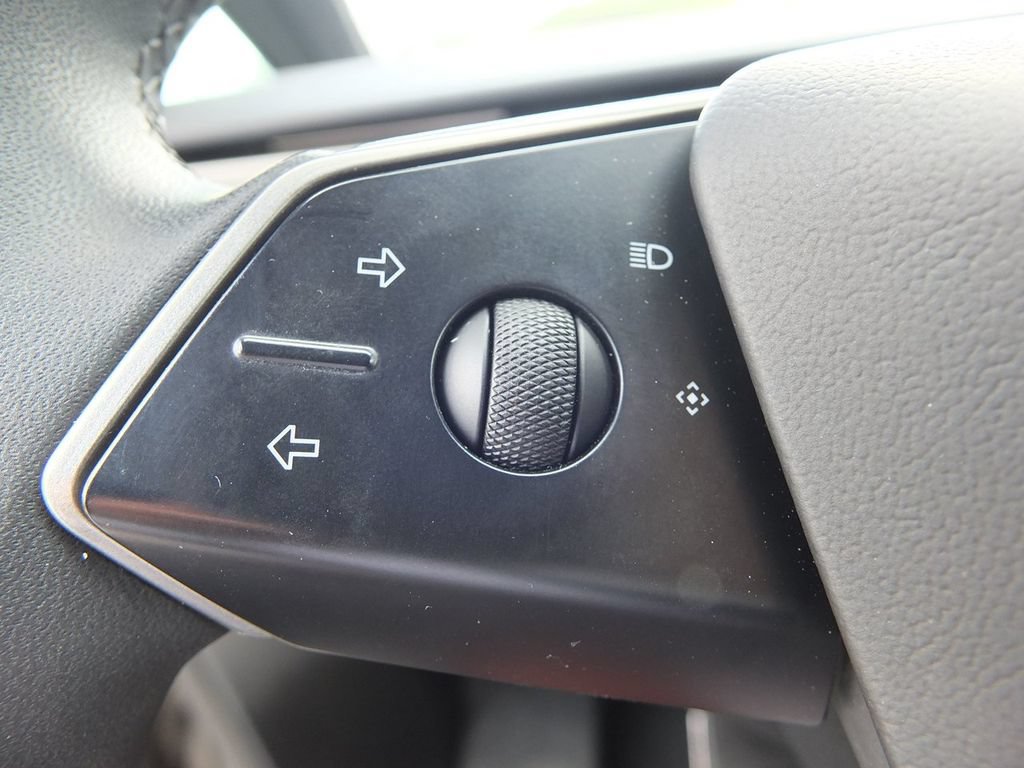 Used 2025 Tesla Cybertruck AWD Crew Cab image 33