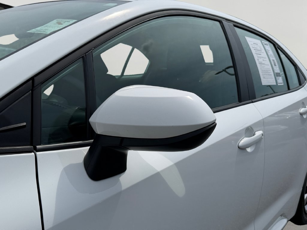 Used 2025 Toyota Corolla LE FWD image 27