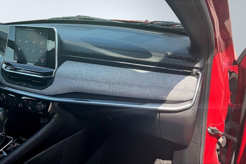 Used 2025 Jeep Compass Latitude image 27