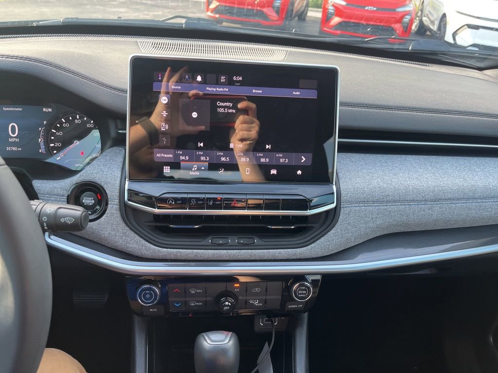 Used 2023 Jeep Compass Latitude image 8