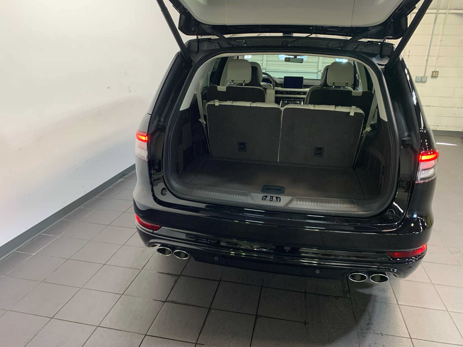 Used 2024 Lincoln Aviator Black Label w/ Jet Package AWD/4WD image 12