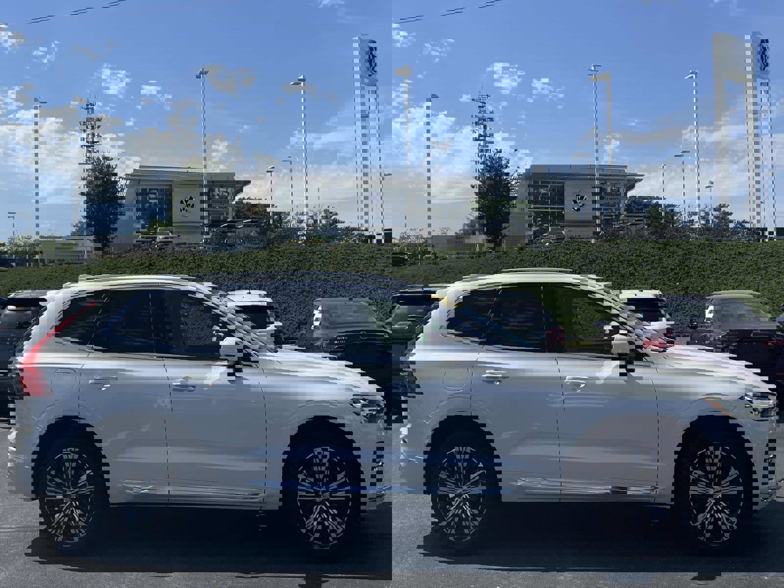 Used 2023 Volvo XC60 B5 Plus w/ Climate Package AWD/4WD image 8