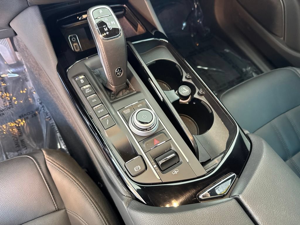 Certified 2023 Maserati Levante GT AWD/4WD image 13