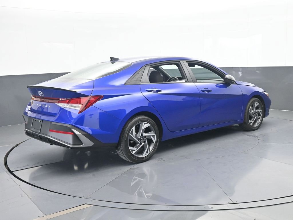 Used 2025 Hyundai Elantra Sport image 6